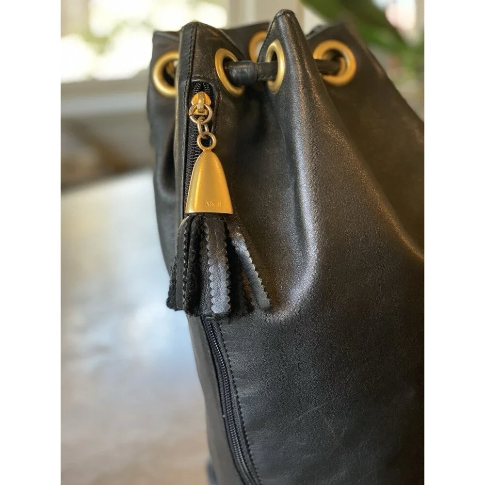 Leather Anne Klein II Vintage Bucket Bag Purse Handbag Matte Gold Accents EUC